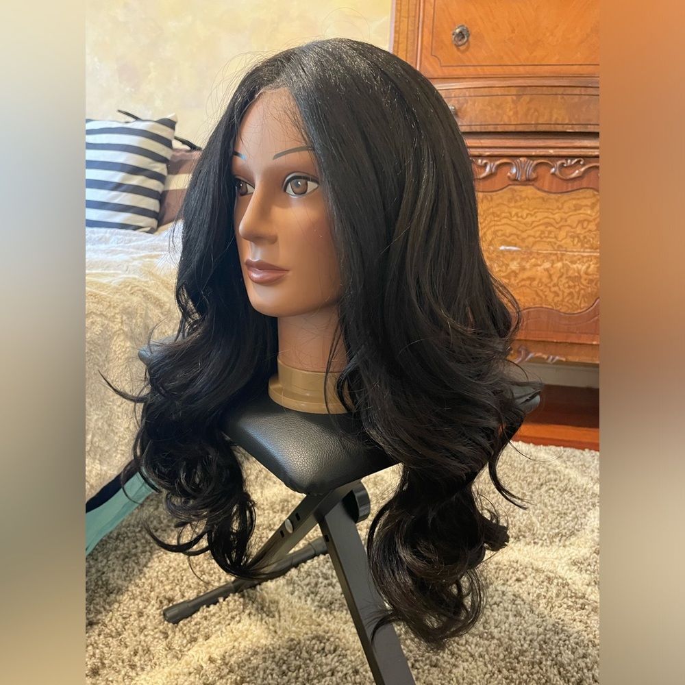 Luxurious Black Wavy Hair Wig